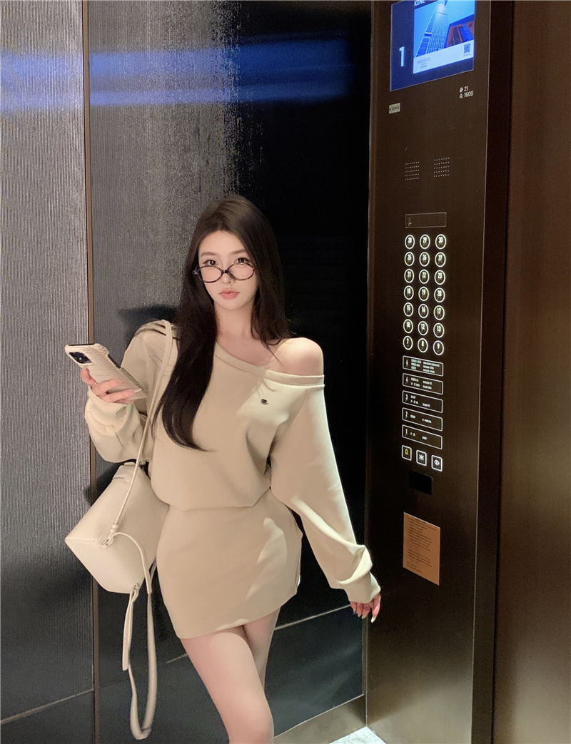 Off-Shoulder Bodycon Mini Dress with Waist-Cinching Design - Image 3