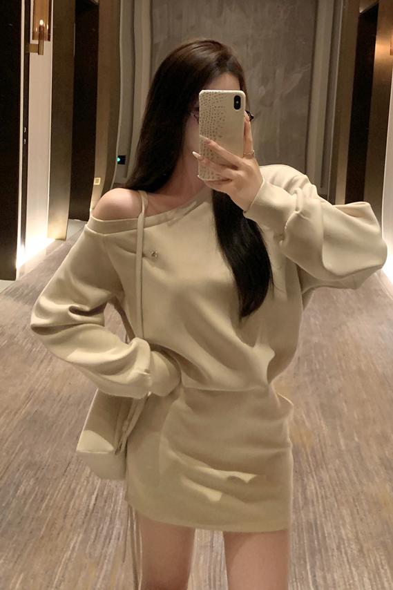 Off-Shoulder Bodycon Mini Dress with Waist-Cinching Design - Image 5