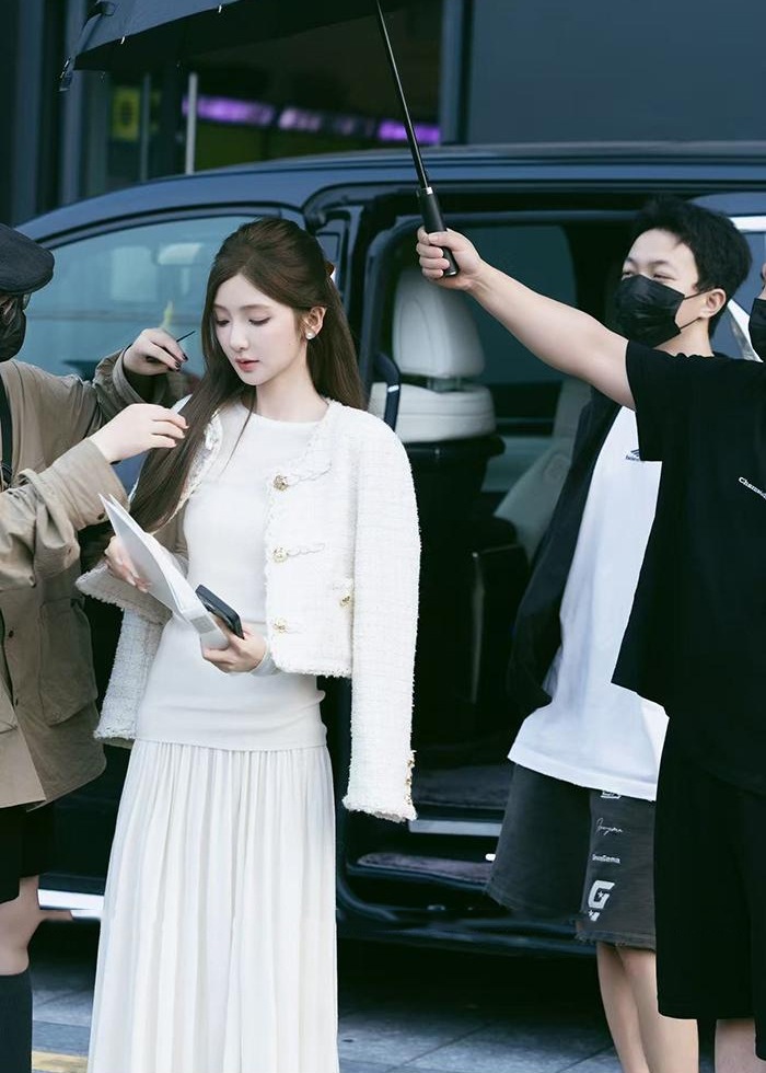 Women's Off-White Two-Piece Knit Sweater Set - Image 3