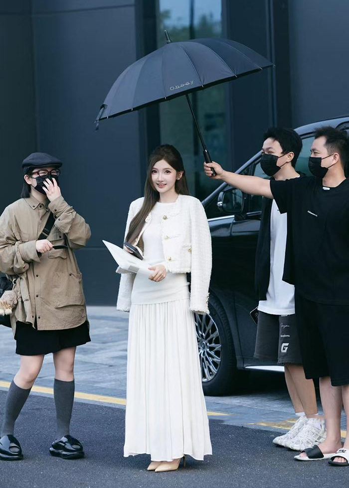 Women's Off-White Two-Piece Knit Sweater Set - Image 2