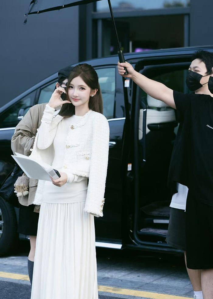 Women's Off-White Two-Piece Knit Sweater Set - Image 4