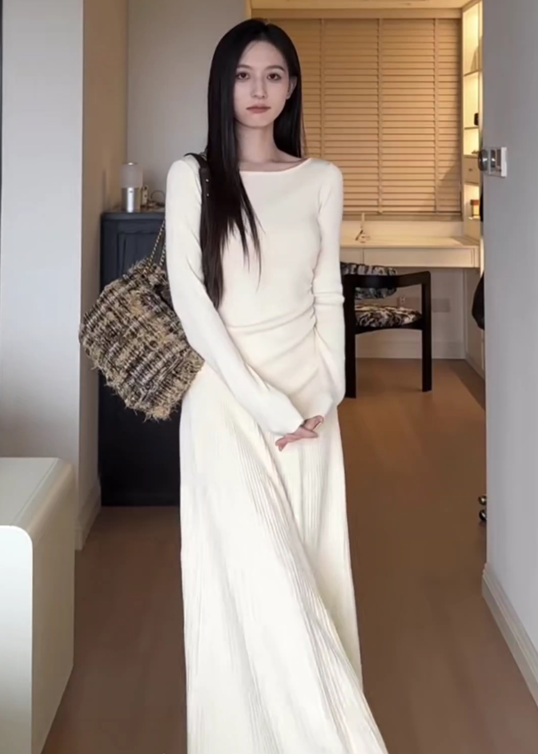 Early Autumn Simple Elegant Knit Sweater and Skirt Two-Piece Set for Women